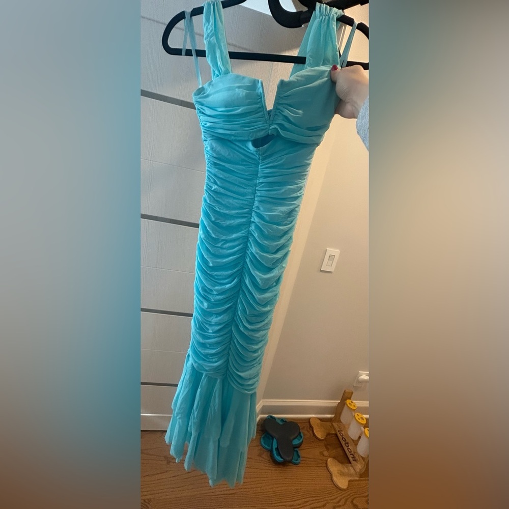 Elegant Blue Sleeveless Dress - Picture 6 of 7